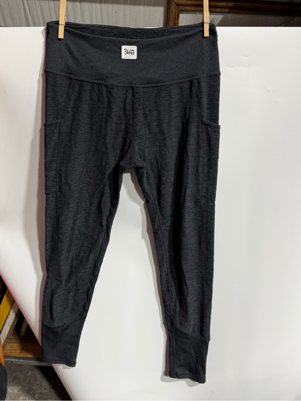 #3647-Kirkland Signature Black Active Leggings with Side Pockets